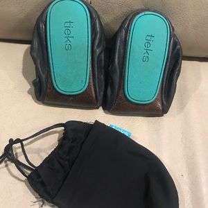Tieks - Matte Black - size 8 - good Condition